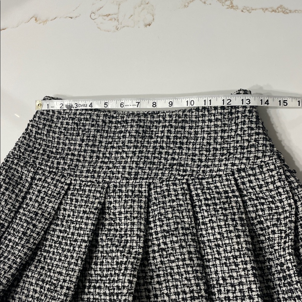 H&M Black & White Textured Pleated Skirt | 2 - Picture 7 of 8